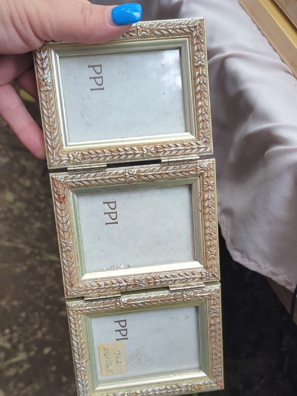 Gold Ornate Small Photo Frame - Classic Decorative Accent - Picture 3 of 5